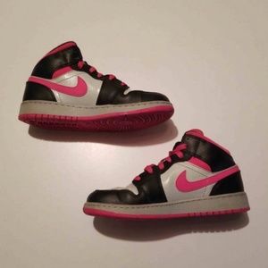 AIR JORDAN 1 MID GS 'BLACK VIVID PINK'